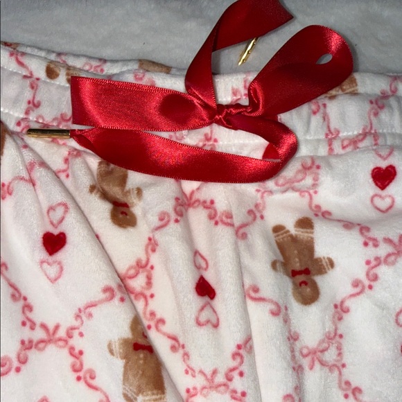 Cozy Gingerbread woman’s Pajamas - White and Red - Picture 3 of 6